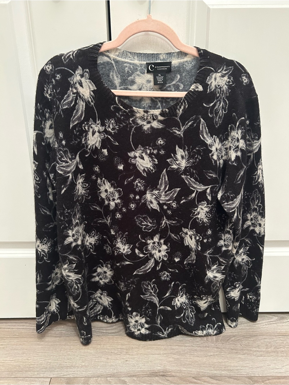 Bloomingdale's Black Floral Crewneck Long Sleeve Cashmere Sweater XL